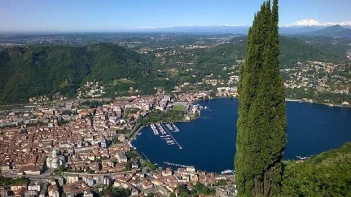 Antica Corte, Bilocale Nel Centro Storico Di Como Apartment Bagian luar foto